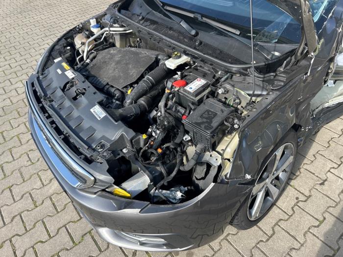 Peugeot 308 SW 1.2 12V e-THP PureTech 130 Vehículo de desguace (2018, Gris)