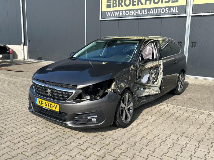 Peugeot 308 SW 1.2 12V e-THP PureTech 130 Vehículo de desguace (2018, Gris)