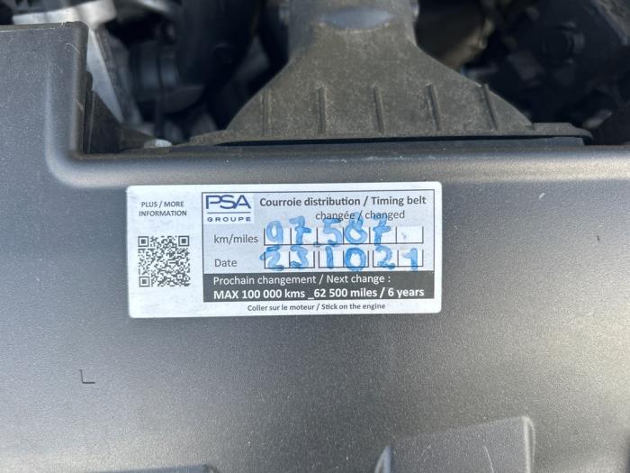 Peugeot 308 SW 1.2 12V e-THP PureTech 130 Vehículo de desguace (2018, Gris)