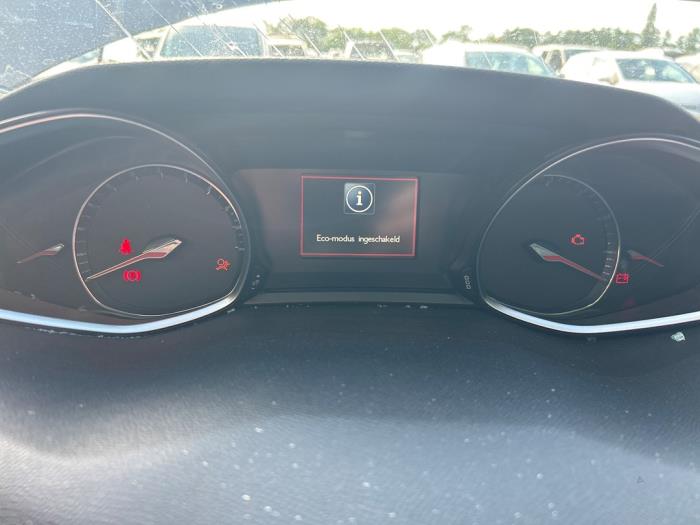 Peugeot 308 SW 1.2 12V e-THP PureTech 130 Vehículo de desguace (2018, Gris)
