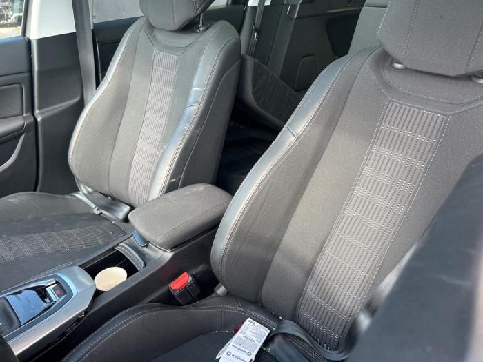 Peugeot 308 SW 1.2 12V e-THP PureTech 130 Vehículo de desguace (2018, Gris)