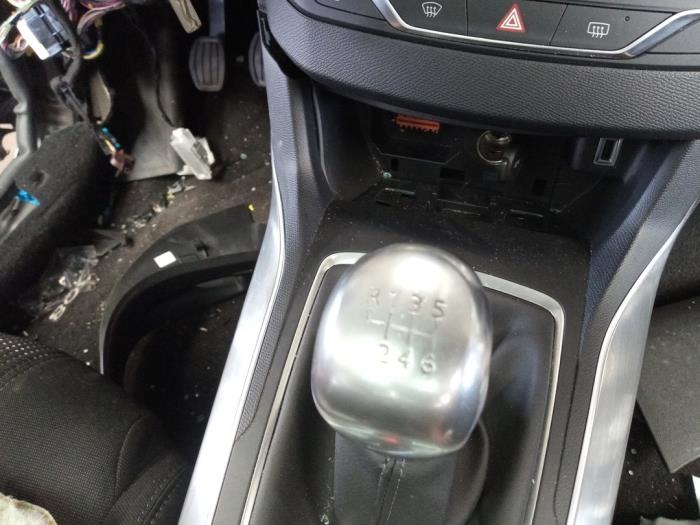 Peugeot 308 SW 1.2 12V e-THP PureTech 130 Vehículo de desguace (2018, Gris)