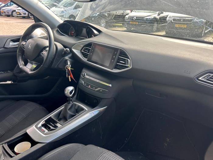 Peugeot 308 SW 1.2 12V e-THP PureTech 130 Vehículo de desguace (2018, Gris)