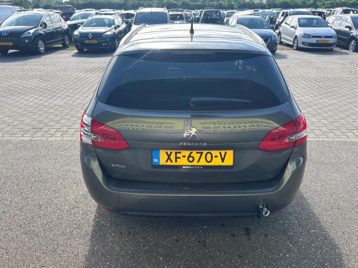 Peugeot 308 SW 1.2 12V e-THP PureTech 130 Vehículo de desguace (2018, Gris)