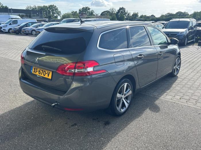 Peugeot 308 SW 1.2 12V e-THP PureTech 130 Vehículo de desguace (2018, Gris)