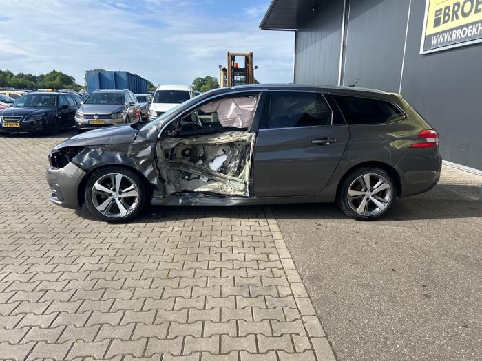 Peugeot 308 SW 1.2 12V e-THP PureTech 130 Vehículo de desguace (2018, Gris)