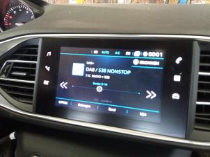 Peugeot 308 SW 1.2 12V e-THP PureTech 130 Vehículo de desguace (2018, Gris)
