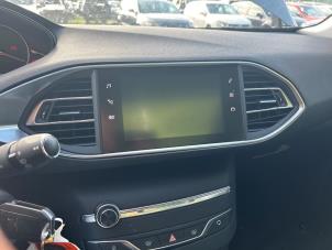 Peugeot 308 SW 1.2 12V e-THP PureTech 130 Vehículo de desguace (2018, Gris)