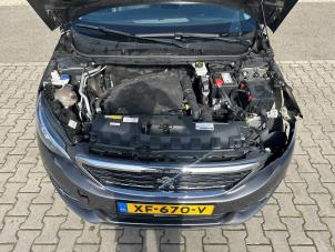 Peugeot 308 SW 1.2 12V e-THP PureTech 130 Vehículo de desguace (2018, Gris)