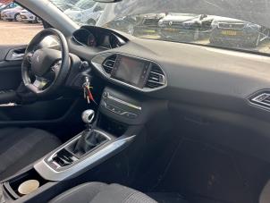 Peugeot 308 SW 1.2 12V e-THP PureTech 130 Vehículo de desguace (2018, Gris)