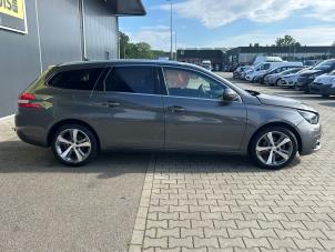 Peugeot 308 SW 1.2 12V e-THP PureTech 130 Vehículo de desguace (2018, Gris)