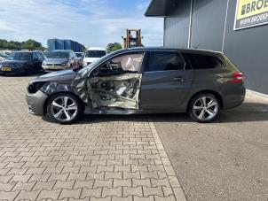 Peugeot 308 SW 1.2 12V e-THP PureTech 130 Vehículo de desguace (2018, Gris)