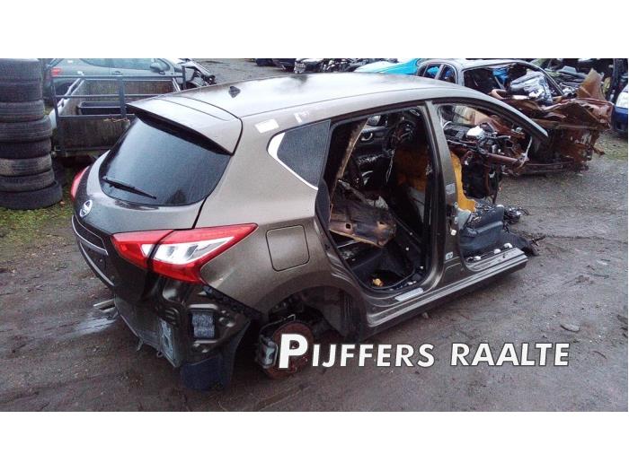 Nissan Pulsar 1.2 DIG-T 16V Salvage vehicle (2015, Brown)