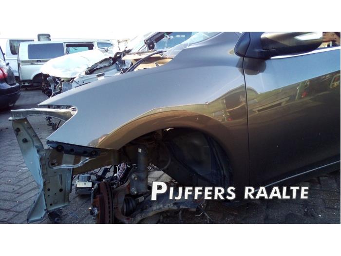 Nissan Pulsar 1.2 DIG-T 16V Salvage vehicle (2015, Brown)