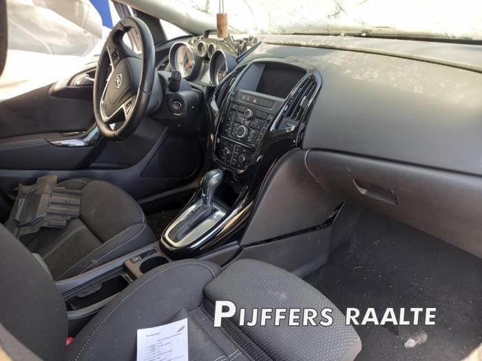 Opel Astra J Sports Tourer 1.4 Turbo 16V ecoFLEX 140 Schrottauto (2016, Grau)
