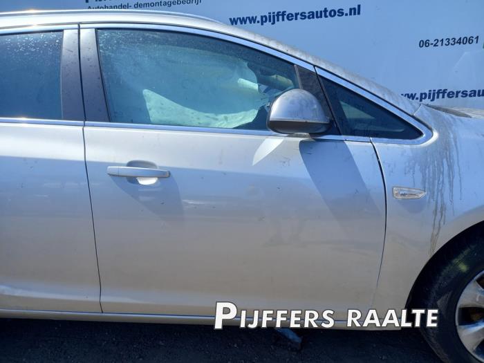 Opel Astra J Sports Tourer 1.4 Turbo 16V ecoFLEX 140 Schrottauto (2016, Grau)