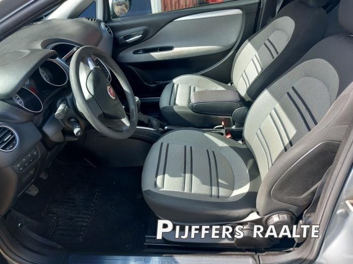 Fiat Punto Evo 1.3 JTD Multijet 85 16V Euro 5 Samochód złomowany (2010, Szary)