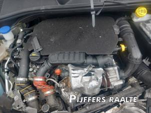 Citroen C4 Cactus 1.2 PureTech 110 12V Épave (2018, Gris)