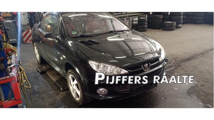 Peugeot 206 CC 1.6 16V Vehículo de desguace (2004)