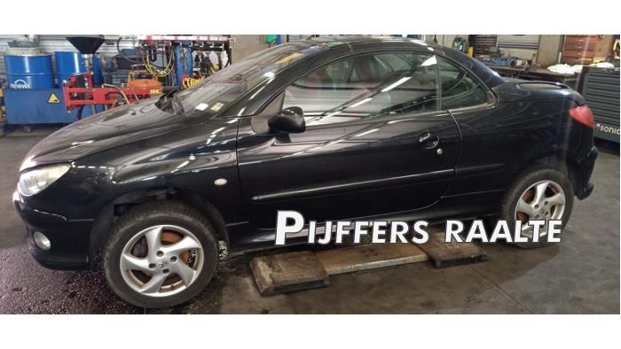 Peugeot 206 CC 1.6 16V Vehículo de desguace (2004)