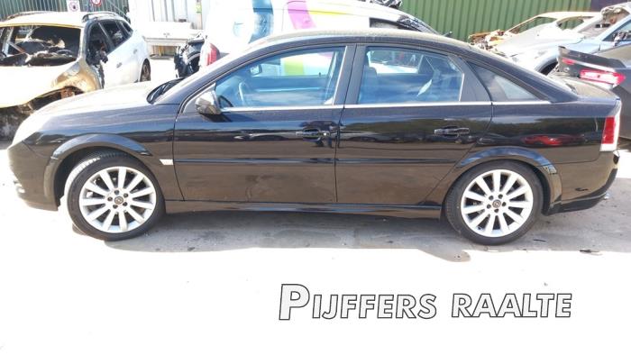 Opel Vectra C GTS 2.2 DIG 16V Skrotfordon (2007, ZWART)