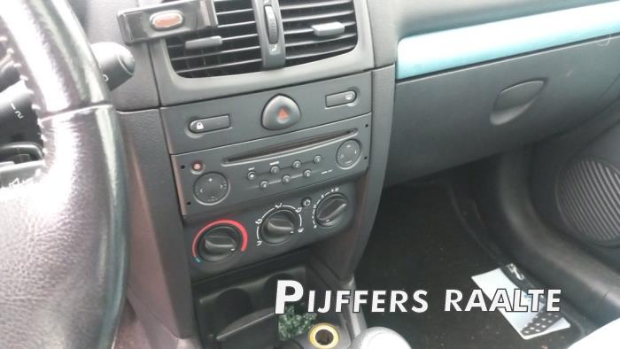 Renault Clio II 1.2 16V Vehículo de desguace (2002, Azul)