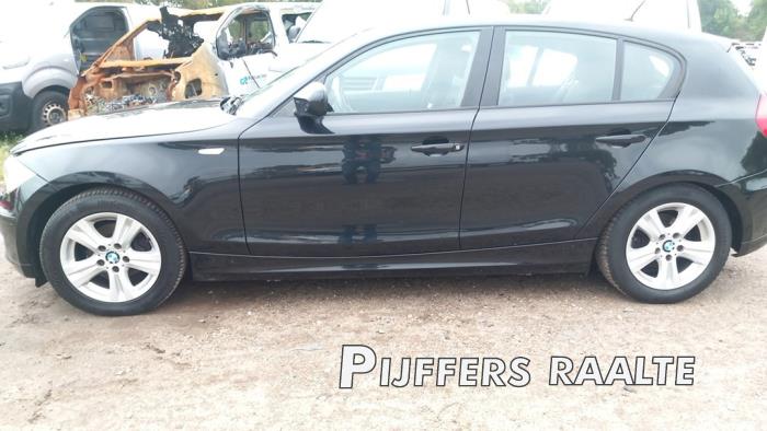 BMW 1 serie 116i 2.0 16V Salvage vehicle (2010, Black, Beige)