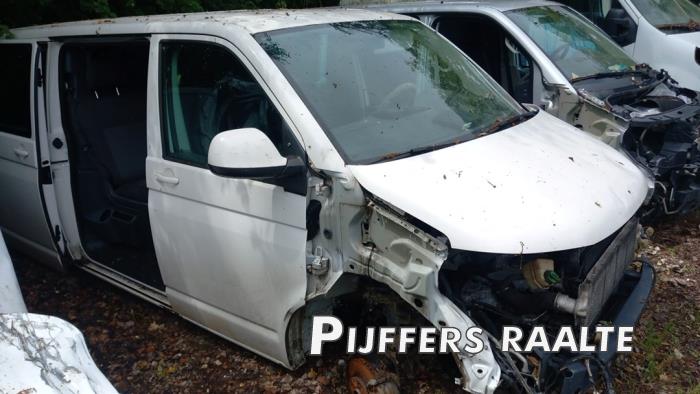 Volkswagen Transporter T5 2.0 TDI DRF Samochód złomowany (2015, Candy White)