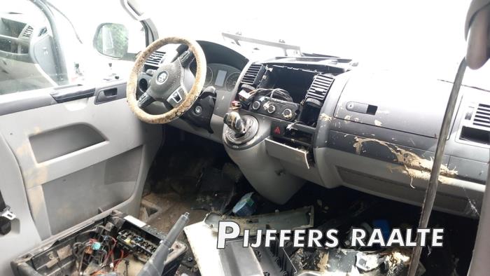 Volkswagen Transporter T5 2.0 TDI DRF Samochód złomowany (2015, Candy White)