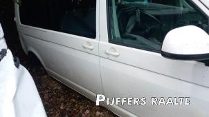Volkswagen Transporter T5 2.0 TDI DRF Samochód złomowany (2015, Candy White)