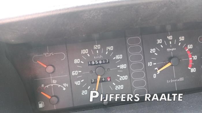 Citroen BX 1.1 -> 1.6 16 Ri,TRI,TGI,TGS,TZi,Image Épave (1991, Gris)