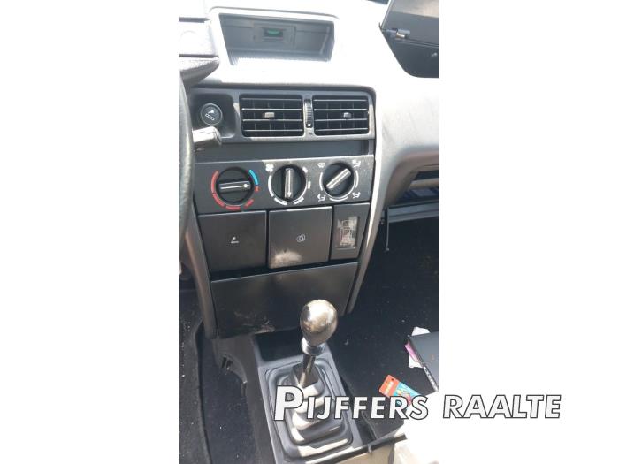 Citroen BX 1.1 -> 1.6 16 Ri,TRI,TGI,TGS,TZi,Image Épave (1991, Gris)