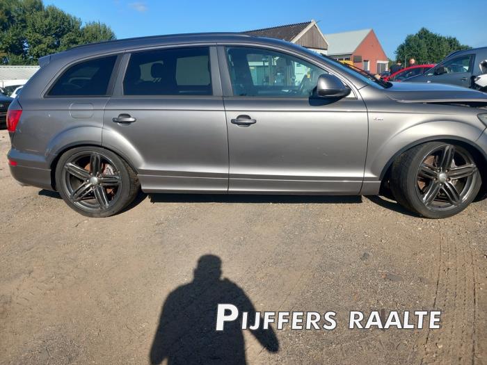 Audi Q7 3.0 TDI V6 24V Clean Diesel Samochód złomowany (2013, Szary)