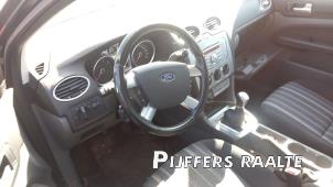 Ford Focus 2 Wagon 1.6 16V Vehículo de desguace (2009, Gris)