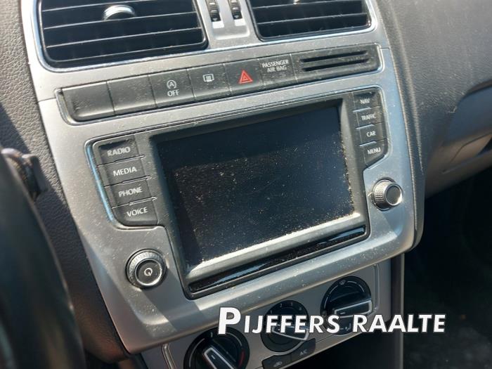 Volkswagen Polo V 1.4 TDI DPF BlueMotion technology Vehículo de desguace (2015, Blanco)