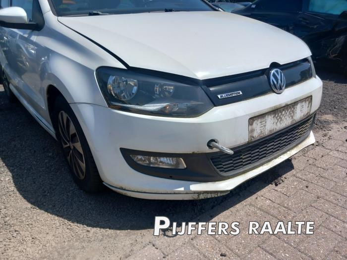 Volkswagen Polo V 1.4 TDI DPF BlueMotion technology Vehículo de desguace (2015, Blanco)