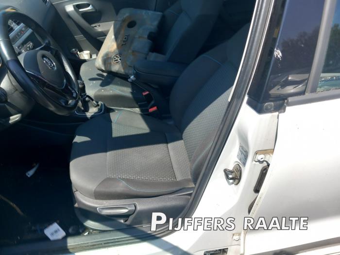 Volkswagen Polo V 1.4 TDI DPF BlueMotion technology Vehículo de desguace (2015, Blanco)