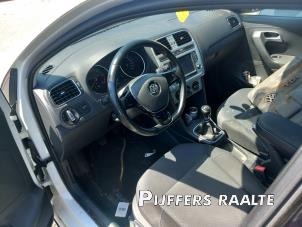 Volkswagen Polo V 1.4 TDI DPF BlueMotion technology Vehículo de desguace (2015, Blanco)