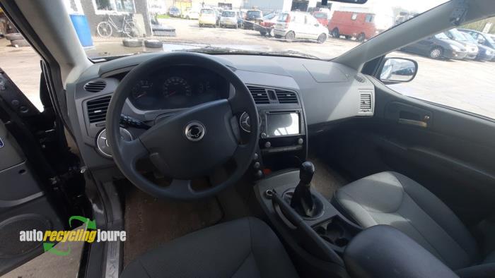Ssang Yong Kyron 2.0 M 200 Xdi 16V 4x4 Skrotfordon (2006, ZWART)