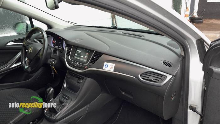 Opel Astra K Sports Tourer 1.6 CDTI 110 16V Samochód złomowany (2018, Szary)
