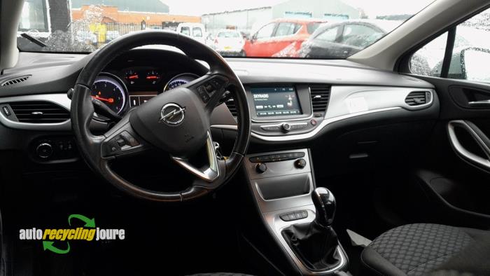 Opel Astra K Sports Tourer 1.6 CDTI 110 16V Samochód złomowany (2018, Szary)