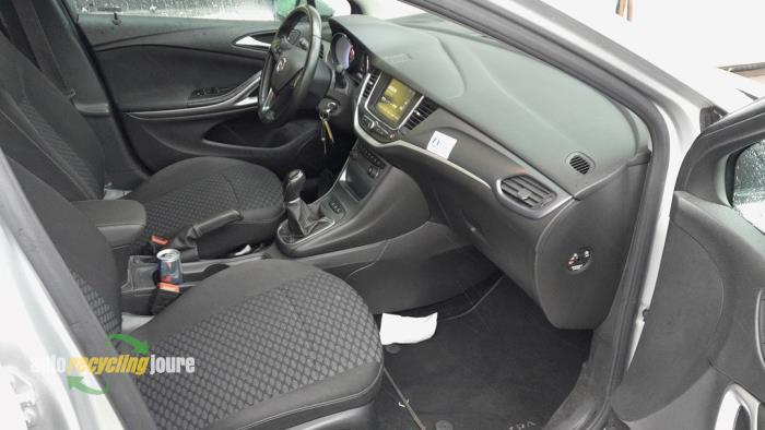 Opel Astra K Sports Tourer 1.6 CDTI 110 16V Samochód złomowany (2018, Szary)