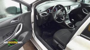 Opel Astra K Sports Tourer 1.6 CDTI 110 16V Samochód złomowany (2018, Szary)