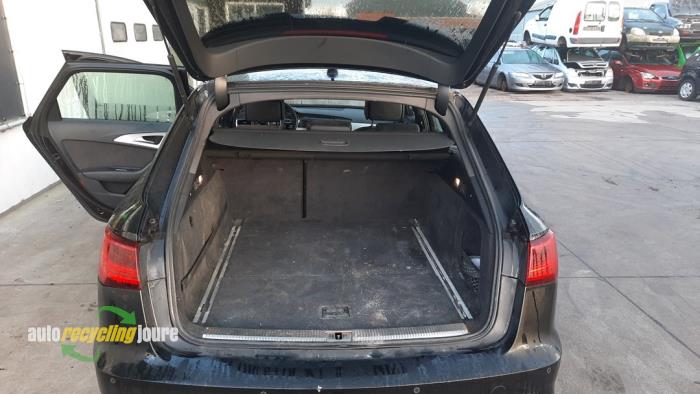 Audi A6 Avant 2.0 TDI 16V Épave (2016, Noir)