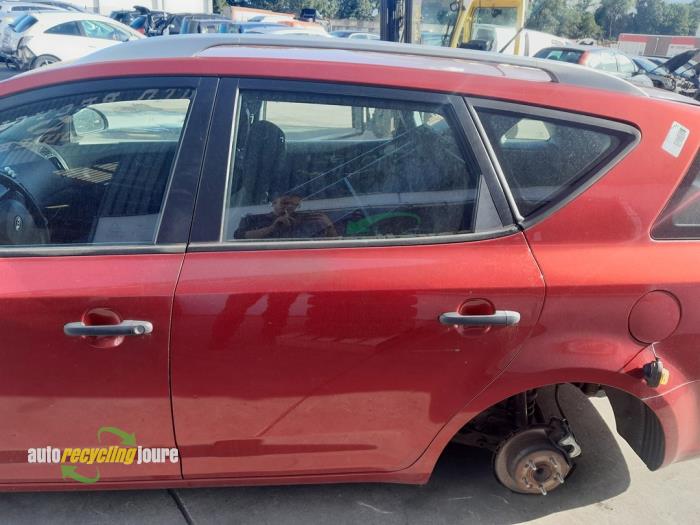 Kia Cee'd Sporty Wagon 1.4 16V Salvage vehicle (2008, Red)