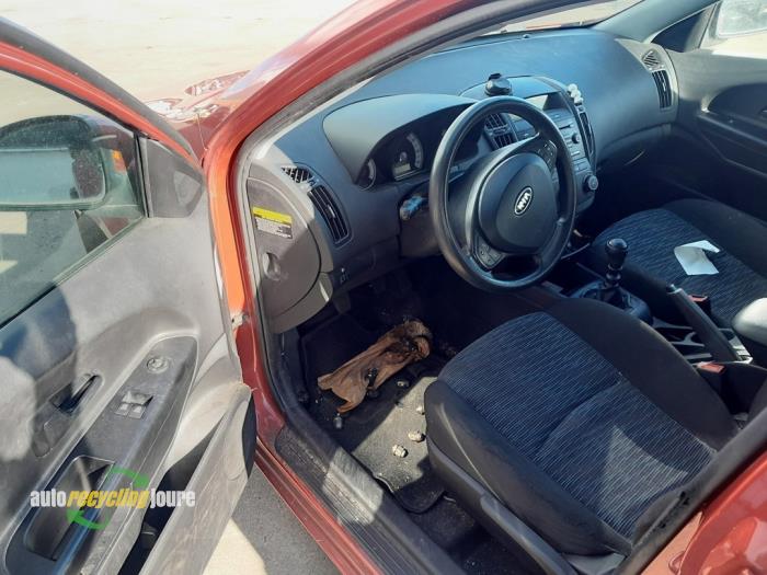 Kia Cee'd Sporty Wagon 1.4 16V Salvage vehicle (2008, Red)