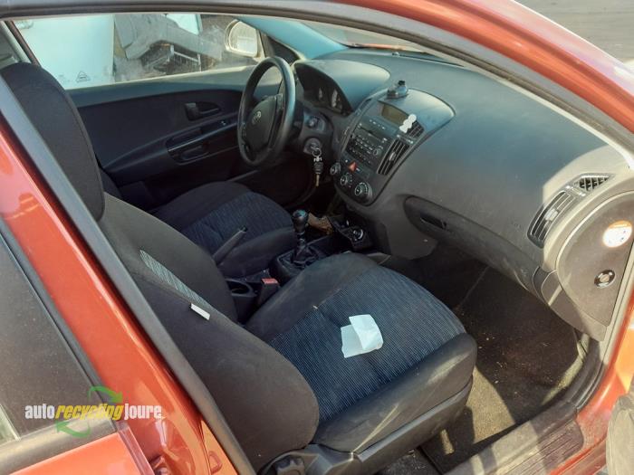 Kia Cee'd Sporty Wagon 1.4 16V Salvage vehicle (2008, Red)