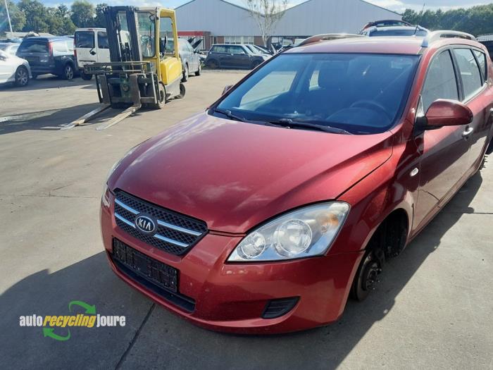Kia Cee'd Sporty Wagon 1.4 16V Salvage vehicle (2008, Red)