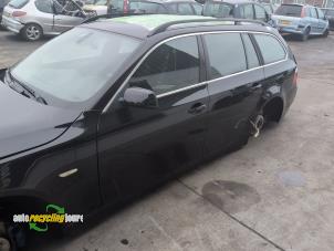 BMW 5 serie Touring 525i 24V Épave (2006, Noir)