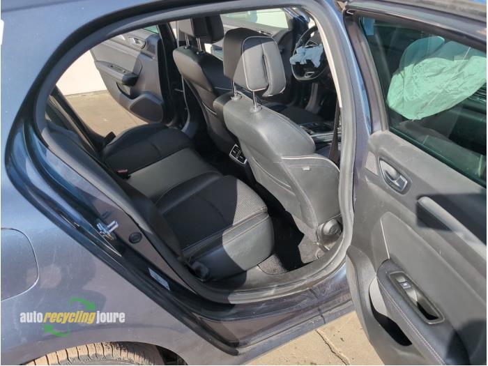Renault Megane IV 1.2 Energy TCE 130 Épave (2017, Gris)